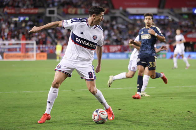 CHICAGO, USA - October 14: Robert Lewandowski (9 Chicago Fire FC) in action during the Major League Soccer game between Chicago Fire FC and the Philadelphia Union at Soldier Field on Wednesday October 14 in Chicago, USA Copyright: xShainaxBenhiyoun SPPx Sportspressphoto_SPR256640