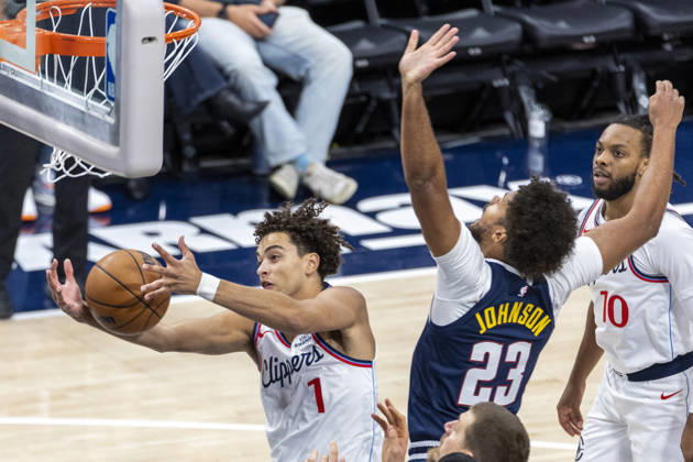October 14, 2026, Inglewood, California, USA: Los Angeles Clippers Keaton Wagler (1) and Cameron Johnson (23) vie for the ball during an NBA, Basketball Herren, USA preseason game at Intuit Dome on Wednesday, Oct. 14, 2026 in Inglewood Calf. NBA 2026: Clippers Vs Nuggets  - ZUMAc68_ 20261014_zaf_c68_015 Copyright: xRingoxChiux