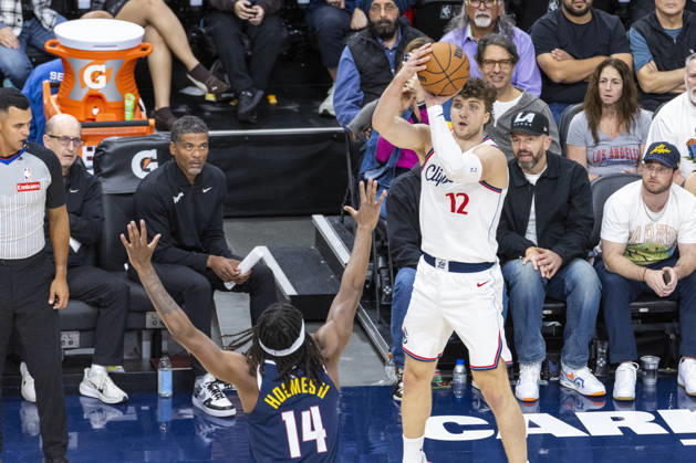 October 14, 2026, Inglewood, California, USA: Los Angeles Clippers Nick Martinelli (12) shoots against Denver Nuggets DaRon Holmes II (14) during an NBA, Basketball Herren, USA preseason game on Wednesday, Oct. 14, 2026 in Inglewood Calf. NBA 2026: Clippers Vs Nuggets  - ZUMAc68_ 20261014_zaf_c68_041 Copyright: xRingoxChiux