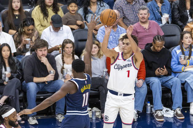October 14, 2026, Inglewood, California, USA: Los Angeles Clippers Keaton Wagler (1) shoots against Denver Nuggets Alpha Diallo (11) during an NBA, Basketball Herren, USA preseason game on Wednesday, Oct. 14, 2026 in Inglewood Calf. NBA 2026: Clippers Vs Nuggets  - ZUMAc68_ 20261014_zaf_c68_043 Copyright: xRingoxChiux