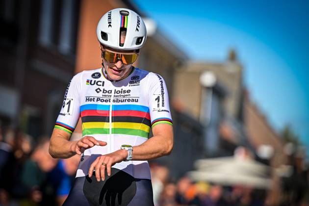 Netherlands Lucinda Brand celebrates after winning the women elite race of the Kermiscross cyclocross cycling event, on Thursday 15 October 2026, in Ardooie. DAVIDxPINTENS  x189892226x