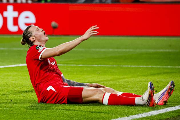 ENSCHEDE - Wout Weghorst of FC Twente reacts during the UEFA Conference League match between FC Twente and FC Thun at De Grolsch Veste on October 15, 2026 in Enschede, the Netherlands. WART BRINKERHOF ANP UEFA Conference League 2026 27 xVIxANPxSportx xMarcelxterxBalsxIVx 572554409 originalFilename: 572554409