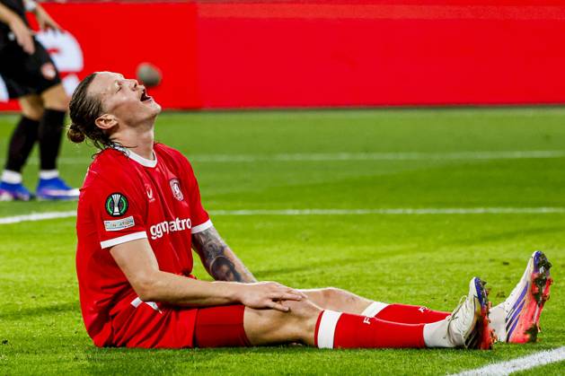 ENSCHEDE - Wout Weghorst of FC Twente reacts during the UEFA Conference League match between FC Twente and FC Thun at De Grolsch Veste on October 15, 2026 in Enschede, the Netherlands. WART BRINKERHOF ANP UEFA Conference League 2026 27 xVIxANPxSportx xMarcelxterxBalsxIVx 572554428 originalFilename: 572554428