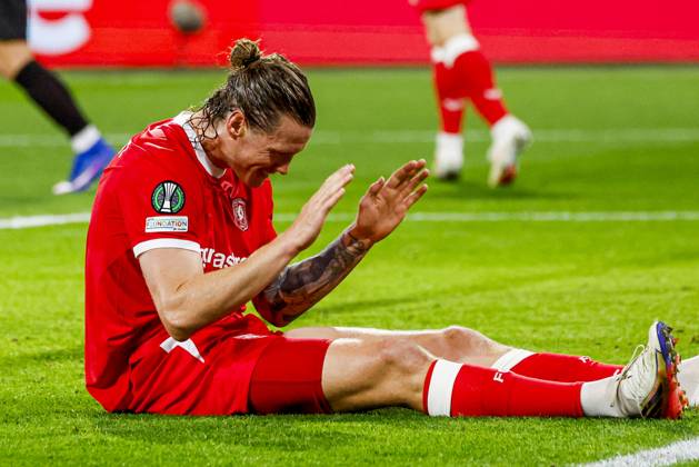 ENSCHEDE - Wout Weghorst of FC Twente reacts during the UEFA Conference League match between FC Twente and FC Thun at De Grolsch Veste on October 15, 2026 in Enschede, the Netherlands. WART BRINKERHOF ANP UEFA Conference League 2026 27 xVIxANPxSportx xMarcelxterxBalsxIVx 572554442 originalFilename: 572554442
