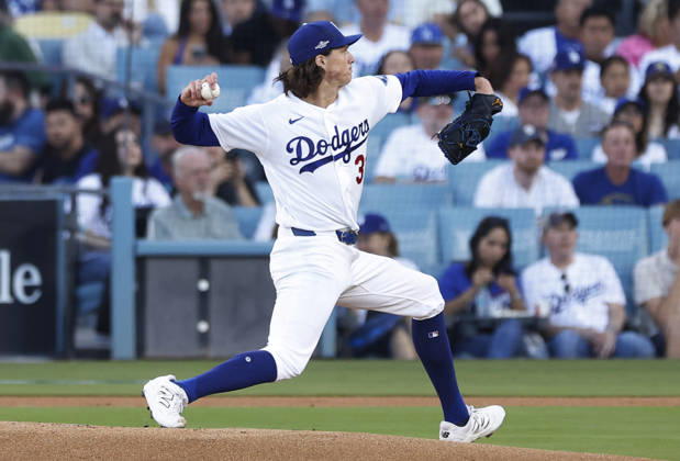 Los Angeles Dodgers starting pitcher Tyler Glasnow (31) throws against the Milwaukee Brewers in the first inning during game four of the MLB, Baseball Herren, USA National League Championship Series at Dodger Stadium in Los Angeles, California, on Thursday, October 15, 2026.  LAP20261015702 CAROLINExBREHMAN