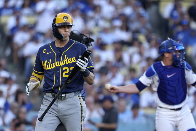 MLB, Baseball Herren, USA Postseason: NLCS Game 4 - Los Angeles Dodgers vs Milwaukee Brewers Milwaukee Brewers outfielder Christian Yelich gestures during Game 4 of the National League Championship Series between the Los Angeles Dodgers and the Milwaukee Brewers at Dodger Stadium in Los Angeles, California, USA, 15 October 2026. LOS ANGELES CALIFORNIA UNITED STATES  Copyright: xCHRISxTORRESx