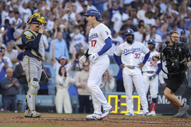 MLB, Baseball Herren, USA Postseason: NLCS Game 4 - Los Angeles Dodgers vs Milwaukee Brewers Los Angeles Dodgers designated hitter Shohei Ohtani scores after hitting a home run during Game 4 of the National League Championship Series between the Los Angeles Dodgers and the Milwaukee Brewers at Dodger Stadium in Los Angeles, California, USA, 15 October 2026. LOS ANGELES CALIFORNIA UNITED STATES  Copyright: xCHRISxTORRESx
