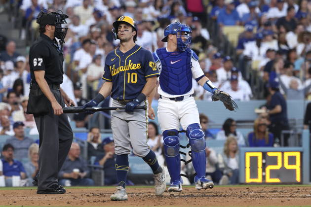 MLB, Baseball Herren, USA Postseason: NLCS Game 4 - Los Angeles Dodgers vs Milwaukee Brewers Milwaukee Brewers outfielder Sal Frelick strikes out during Game 4 of the National League Championship Series between the Los Angeles Dodgers and the Milwaukee Brewers at Dodger Stadium in Los Angeles, California, USA, 15 October 2026. LOS ANGELES CALIFORNIA UNITED STATES  Copyright: xCHRISxTORRESx