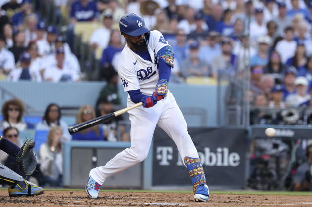 MLB, Baseball Herren, USA Postseason: NLCS Game 4 - Los Angeles Dodgers vs Milwaukee Brewers Los Angeles Dodgers outfielder Teoscar Hernandez in action during Game 4 of the National League Championship Series between the Los Angeles Dodgers and the Milwaukee Brewers at Dodger Stadium in Los Angeles, California, USA, 15 October 2026. LOS ANGELES CALIFORNIA UNITED STATES  Copyright: xCHRISxTORRESx