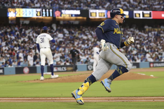 MLB, Baseball Herren, USA Postseason: NLCS Game 4 - Los Angeles Dodgers vs Milwaukee Brewers Milwaukee Brewers catcher William Contreras in action during Game 4 of the National League Championship Series between the Los Angeles Dodgers and the Milwaukee Brewers at Dodger Stadium in Los Angeles, California, USA, 15 October 2026. LOS ANGELES CALIFORNIA UNITED STATES  Copyright: xCHRISxTORRESx