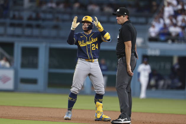 MLB, Baseball Herren, USA Postseason: NLCS Game 4 - Los Angeles Dodgers vs Milwaukee Brewers Milwaukee Brewers catcher William Contreras gestures during Game 4 of the National League Championship Series between the Los Angeles Dodgers and the Milwaukee Brewers at Dodger Stadium in Los Angeles, California, USA, 15 October 2026. LOS ANGELES CALIFORNIA UNITED STATES  Copyright: xCHRISxTORRESx