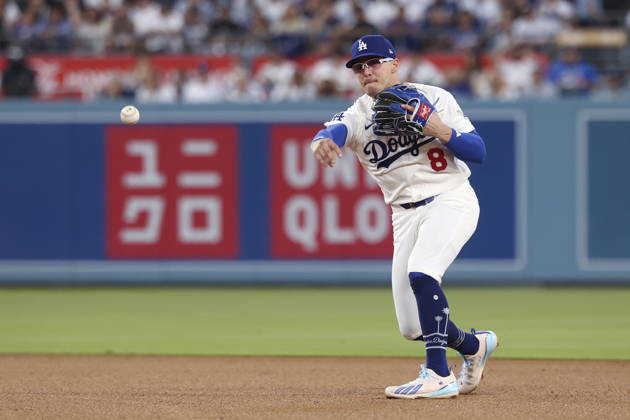 MLB, Baseball Herren, USA Postseason: NLCS Game 4 - Los Angeles Dodgers vs Milwaukee Brewers Los Angeles Dodgers utility player Enrique Hernandez in action during Game 4 of the National League Championship Series between the Los Angeles Dodgers and the Milwaukee Brewers at Dodger Stadium in Los Angeles, California, USA, 15 October 2026. LOS ANGELES CALIFORNIA UNITED STATES  Copyright: xCHRISxTORRESx