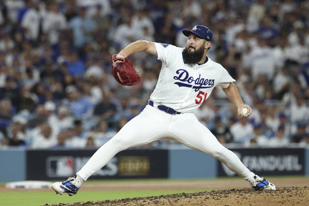 MLB, Baseball Herren, USA Postseason: NLCS Game 4 - Los Angeles Dodgers vs Milwaukee Brewers Los Angeles Dodgers pitcher Alex Vesia in action during the Game 4 of the National League Championship Series between the Los Angeles Dodgers and the Milwaukee Brewers at Uniqlo Field in Dodger Stadium in Los Angeles, California, USA, 15 October 2026. LOS ANGELES CALIFORNIA UNITED STATES  Copyright: xCHRISxTORRESx