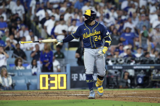 MLB, Baseball Herren, USA Postseason: NLCS Game 4 - Los Angeles Dodgers vs Milwaukee Brewers Milwaukee Brewers catcher William Contreras slams his bat during Game 4 of the National League Championship Series between the Los Angeles Dodgers and the Milwaukee Brewers at Dodger Stadium in Los Angeles, California, USA, 15 October 2026. LOS ANGELES CALIFORNIA UNITED STATES  Copyright: xCHRISxTORRESx