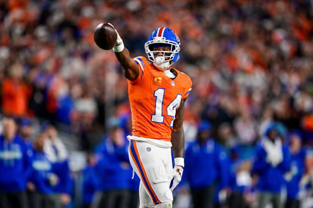 DENVER, CO - OCTOBER 15: Denver Broncos wide receiver Courtland Sutton (14) celebrates after a cartch for a first down in the first quarter during a game between the Seattle Seahawks and the Denver Broncos at Empower Field at Mile High on October 15, 2026 in Denver, Colorado. (Photo by Dustin Bradford Icon Sportswire) NFL, American Football Herren, USA OCT 15 Seahawks at Broncos EDITORIAL USE ONLY Icon132261015008