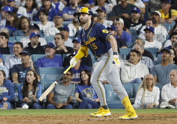 Milwaukee Brewers Garrett Mitchell (5) hits a solo home run against the Los Angeles Dodgers in the sixth inning during game four of the MLB, Baseball Herren, USA National League Championship Series at Dodger Stadium in Los Angeles, California, on Thursday, October 15, 2026.  LAP20261015741 CAROLINExBREHMAN