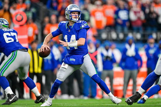 DENVER, CO - OCTOBER 15: Seattle Seahawks quarterback Sam Darnold (14) passes in the first quarter during a game between the Seattle Seahawks and the Denver Broncos at Empower Field at Mile High on October 15, 2026 in Denver, Colorado. (Photo by Dustin Bradford Icon Sportswire) NFL, American Football Herren, USA OCT 15 Seahawks at Broncos EDITORIAL USE ONLY Icon132261015016