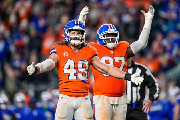 DENVER, CO - OCTOBER 15: Denver Broncos linebacker Alex Singleton (49) and defensive tackle Malcolm Roach (97) ask the crowd for noise to disrupt the offense during a game between the Seattle Seahawks and the Denver Broncos at Empower Field at Mile High on October 15, 2026 in Denver, Colorado. (Photo by Dustin Bradford Icon Sportswire) NFL, American Football Herren, USA OCT 15 Seahawks at Broncos EDITORIAL USE ONLY Icon132261015023