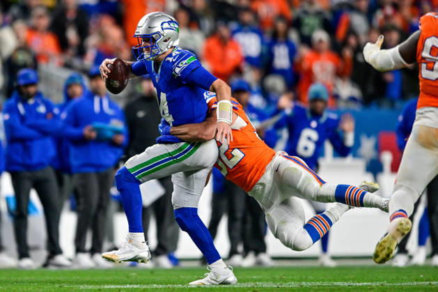 DENVER, CO - OCTOBER 15: Seattle Seahawks quarterback Sam Darnold (14) is sacked by Denver Broncos linebacker Jonah Elliss (52) during a game between the Seattle Seahawks and the Denver Broncos at Empower Field at Mile High on October 15, 2026 in Denver, Colorado. (Photo by Dustin Bradford Icon Sportswire) NFL, American Football Herren, USA OCT 15 Seahawks at Broncos EDITORIAL USE ONLY Icon132261015025