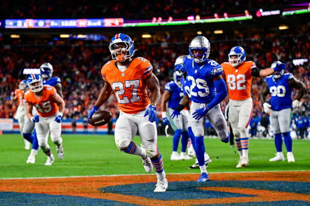 DENVER, CO - OCTOBER 15: Denver Broncos running back J.K. Dobbins (27) celebrates after scoring a second quarter touchdown on a carry during a game between the Seattle Seahawks and the Denver Broncos at Empower Field at Mile High on October 15, 2026 in Denver, Colorado. (Photo by Dustin Bradford Icon Sportswire) NFL, American Football Herren, USA OCT 15 Seahawks at Broncos EDITORIAL USE ONLY Icon132261015037