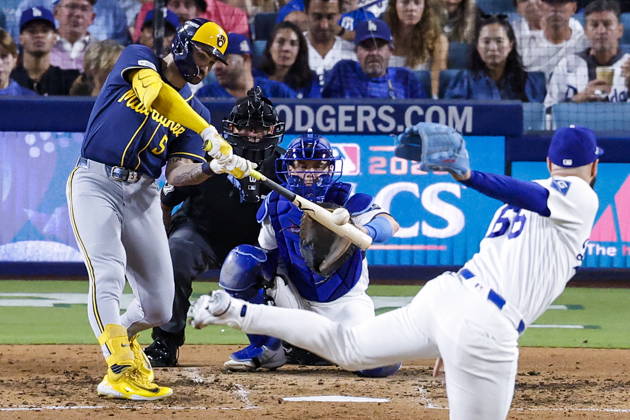 MLB, Baseball Herren, USA Postseason: NLCS Game 4 - Los Angeles Dodgers vs Milwaukee Brewers Milwaukee Brewers outfielder Garrett Mitchell (5) hits a solo home run against Los Angeles Dodgers pitcher Tanner Scott (66) in the sixth inning during Game 4 of the National League Championship Series between the Los Angeles Dodgers and the Milwaukee Brewers at Dodger Stadium in Los Angeles, California, USA, 15 October 2026. (Issued 16 October 2026). LOS ANGELES CALIFORNIA UNITED STATES Copyright: xCHRISxTORRESx