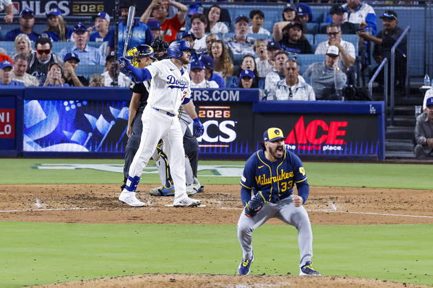 MLB, Baseball Herren, USA Postseason: NLCS Game 4 - Los Angeles Dodgers vs Milwaukee Brewers Los Angeles Dodgers third baseman Max Muncy (13) strikes out against Milwaukee Brewers pitcher JoJo Romero (33) in the seventh inning during Game 4 of the National League Championship Series between the Los Angeles Dodgers and the Milwaukee Brewers at Dodger Stadium in Los Angeles, California, USA, 15 October 2026 (Issued 16 October 2026). LOS ANGELES CALIFORNIA UNITED STATES Copyright: xCHRISxTORRESx