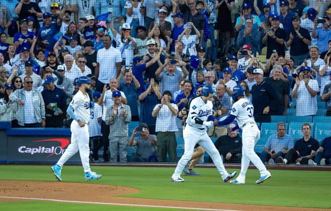 October 15, 2026, Los Angeles, California, USA: Los Angeles Dodgers Shohei Ohtani runs the bases as he hits a 3 run home run the second inning against the Milwaukee Brewers in Game 4 of the National League Championship Series at Dodgers Stadium in Los Angeles, California on Oct. 15, 2026. . . Los Angeles USA - ZUMAa60_ 0869623099st Copyright: xArmandoxArorizox