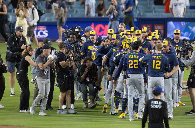 October 15, 2026, Los Angeles, California, USA: Milwaukee Brewers players celebrated after winning the Game 4 of the National League Championship Series against the Los Angeles Dodgers at Dodgers Stadium in Los Angeles, California , on Oct. 15, 2026..Brewers won the game 6-4 to advance to the World Series . . Los Angeles USA - ZUMAa60_ 0869635371st Copyright: xArmandoxArorizox