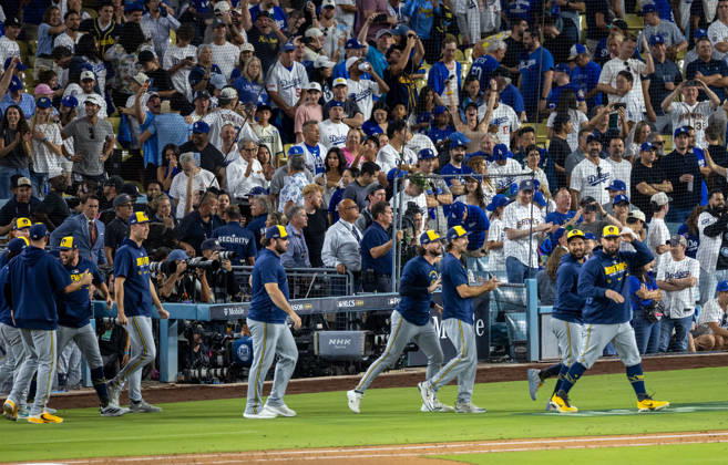 October 15, 2026, Los Angeles, California, USA: Milwaukee Brewers players celebrated after winning the Game 4 of the National League Championship Series against the Los Angeles Dodgers at Dodgers Stadium in Los Angeles, California , on Oct. 15, 2026..Brewers won the game 6-4 to advance to the World Series . . Los Angeles USA - ZUMAa60_ 0869635376st Copyright: xArmandoxArorizox