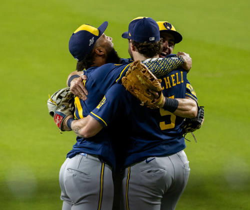 October 15, 2026, Los Angeles, California, USA: Milwaukee Brewers players celebrated after winning the Game 4 of the National League Championship Series against the Los Angeles Dodgers at Dodgers Stadium in Los Angeles, California , on Oct. 15, 2026..Brewers won the game 6-4 to advance to the World Series . . Los Angeles USA - ZUMAa60_ 0869635483st Copyright: xArmandoxArorizox