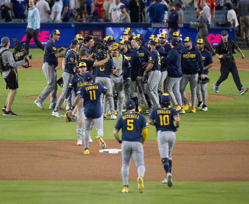 October 15, 2026, Los Angeles, California, USA: Milwaukee Brewers players celebrated after winning the Game 4 of the National League Championship Series against the Los Angeles Dodgers at Dodgers Stadium in Los Angeles, California , on Oct. 15, 2026..Brewers won the game 6-4 to advance to the World Series . . Los Angeles USA - ZUMAa60_ 0869635498st Copyright: xArmandoxArorizox