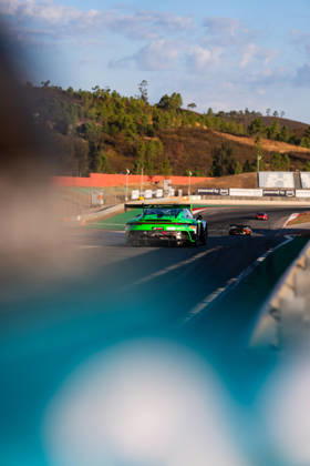 Fanatec GT World Challenge Europe Endurance Cup Powered by AWS - Round 10, Portimao 2026 54 Porsche 911 GT3 R (992) EVO, Dinamic GT: Sathienthirakul Tanart, Simonazzi Francesco, Whiteside Angus - picture by Gruppe C Photography Portimao Portugal Copyright: xGruppexCxPhotographyx