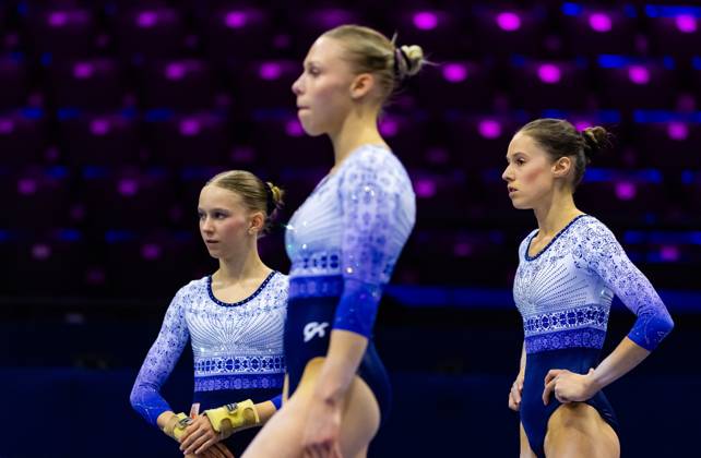 ROTTERDAM - Naomi Visser, Vera Ubbink and Sanna Veerman during podium training at the World Gymnastics Championships in Ahoy Rotterdam. IRIS VAN DEN BROEK ANP xVIxANPxSportx xxANPxIVx 572627245 originalFilename: 572627245.jpg