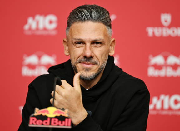 2026–2027 Bundesliga Season, Matchday 6, RB Leipzig Press Conference Ahead of Bayern Munich vs. RB Leipzig on October 16, 2026: Martin Demichelis, RB Leipzig coach, at the RB Leipzig press conference ahead of the Bundesliga match against Bayern Munich on October 16, 2026. Demichelis gives a thumbs-up. Leipzig, Saxony, Germany. Red Bull Training Facility on Cottaweg