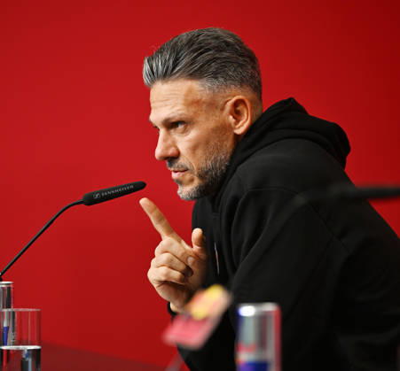 2026–2027 Bundesliga Season, Matchday 6, RB Leipzig Press Conference Ahead of Bayern Munich vs. RB Leipzig on October 16, 2026: Martin Demichelis, RB Leipzig coach, at the RB Leipzig press conference ahead of the Bundesliga match against Bayern Munich on October 16, 2026. Demichelis raises his index finger. Leipzig, Saxony, Germany. Red Bull Training Facility on Cottaweg