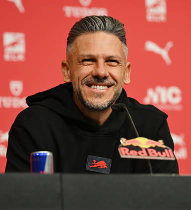 2026–2027 Bundesliga Season, Matchday 6, RB Leipzig Press Conference Ahead of Bayern Munich vs. RB Leipzig on October 16, 2026: Martin Demichelis, RB Leipzig coach, at the RB Leipzig press conference ahead of the Bundesliga match against Bayern Munich on October 16, 2026. Demichelis raises his index finger. Leipzig, Saxony, Germany. Red Bull Training Facility on Cottaweg