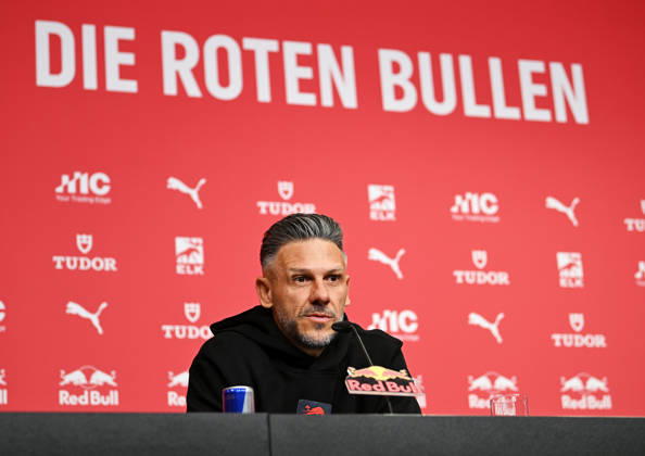 2026–2027 Bundesliga Season, Matchday 6, RB Leipzig Press Conference Ahead of Bayern Munich vs. RB Leipzig on October 16, 2026: Martin Demichelis, RB Leipzig coach, at the RB Leipzig press conference ahead of the Bundesliga match against Bayern Munich on October 16, 2026. Demichelis raises his index finger. Leipzig, Saxony, Germany. Red Bull Training Facility on Cottaweg