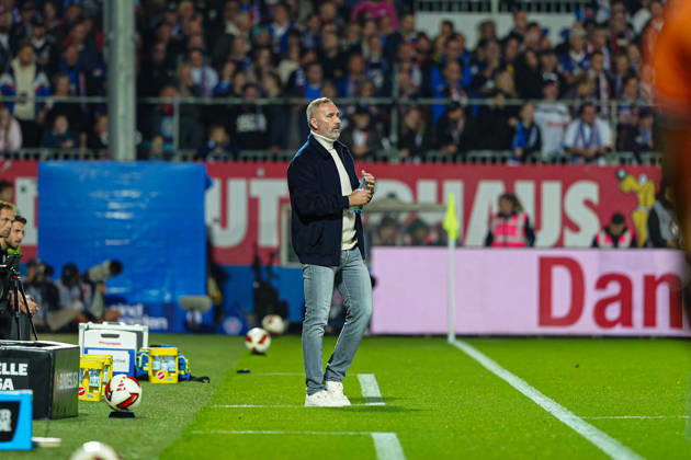 Tim Walter, Holstein Kiel, Coach (GER), Holstein Kiel vs. Hertha BSC, Soccer, 2. Bundesliga, Matchday 08, 2026–2027 Season, October 16, 2026 DFL regulations prohibit any use of photographs as image sequences and or quasi-video (GER), Holstein Kiel vs. Hertha BSC, Soccer, 2. Bundesliga, Matchday 8, 2026–2027 Season, October 16, 2026, Kiel Copyright: xEibner-Pressefoto MarcelxvonxFehrnx EP_MFN