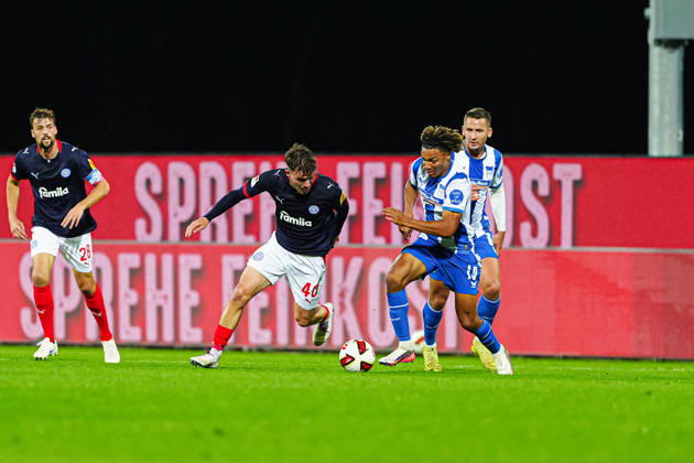 Leon Parduzi, Holstein Kiel, 40; Oluwaseun Adewumi, Hertha BSC, 19 (GER); Holstein Kiel vs. Hertha BSC, soccer, 2. Bundesliga, Matchday 08, 2026–2027 season, October 16, 2026 DFL regulations prohibit any use of photographs as image sequences and or quasi-video GER, Holstein Kiel vs. Hertha BSC, Soccer, 2. Bundesliga, Matchday 08, 2026–2027 Season, October 16, 2026, Kiel Copyright: xEibner-Pressefoto MarcelxvonxFehrnx EP_MFN