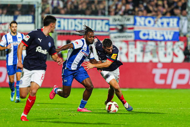 Deyovaisio Zeefuik, Hertha BSC, 42; Adrian Kapralik, Holstein Kiel, 20 (GER); Holstein Kiel vs. Hertha BSC, soccer, 2. Bundesliga, Matchday 08, 2026–2027 season, October 16, 2026 DFL regulations prohibit any use of photographs as image sequences and or quasi-video GER, Holstein Kiel vs. Hertha BSC, soccer, 2. Bundesliga, Matchday 08, 2026–2027 season, October 16, 2026, Kiel Copyright: xEibner-Pressefoto MarcelxvonxFehrnx EP_MFN