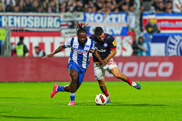 Deyovaisio Zeefuik, Hertha BSC, 42; Adrian Kapralik, Holstein Kiel, 20 (GER); Holstein Kiel vs. Hertha BSC, soccer, 2. Bundesliga, Matchday 08, 2026–2027 season, October 16, 2026 DFL regulations prohibit any use of photographs as image sequences and or quasi-video GER, Holstein Kiel vs. Hertha BSC, soccer, 2. Bundesliga, Matchday 08, 2026–2027 season, October 16, 2026, Kiel Copyright: xEibner-Pressefoto MarcelxvonxFehrnx EP_MFN
