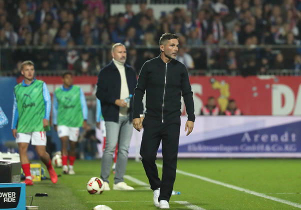 Coach Stefan Leitl, Hertha BSC Berlin Soccer, Men s Team, 2026–2027 Season, 2. Bundesliga, Holstein Stadium, Holstein Kiel vs. Hertha BSC Berlin DFL REGULATIONS PROHIBIT ANY USE OF PHOTOGRAPHS AS IMAGE SEQUENCES AND OR QUASI-VIDEO