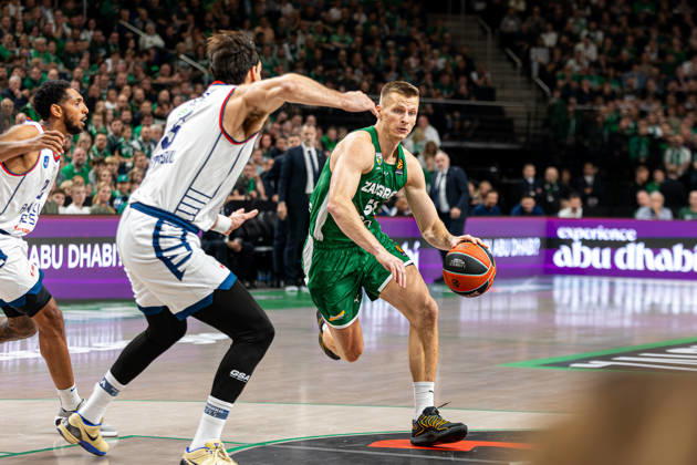 Zalgiris Kaunas vs Anadolu Efes Istanbul - EuroLeague ARNAS BUTKEVICIUS drives to the basket during the EuroLeague basketball match between Zalgiris Kaunas and Anadolu Efes Istanbul at Zalgiris Arena in Kaunas, Lithuania. Kaunas Kaunas Lithuania