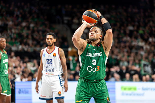 Zalgiris Kaunas vs Anadolu Efes Istanbul - EuroLeague CARSEN EDWARDS shoots a free throw during the EuroLeague basketball match between Zalgiris Kaunas and Anadolu Efes Istanbul at Zalgiris Arena in Kaunas, Lithuania. Kaunas Kaunas Lithuania
