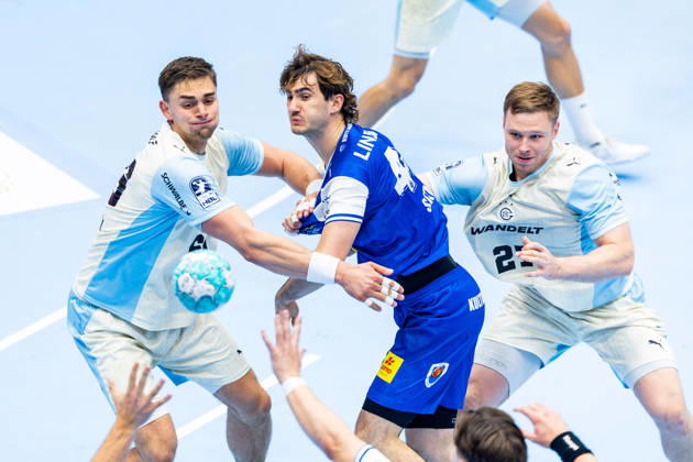 October 16, 2026, GER, Handball, Men, Season 26–27, Opel 1st Division, Matchday 9, ThSV Eisenach vs. VfL Gummersbach, Stephan Seitz (ThSV Eisenach), 44, Kristjan Horzen (VfL Gummersbach), 99817 Eisenach, Werner Assmann, Am Sportpark Hall, Thuringia, Germany