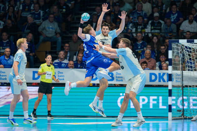Oskar Joelsson (ThSV Eisenach, 03) vs. Stepan Zeman (VfL Gummersbach, 66), Nikola Roganovic (VfL Gummersbach, 23), Elias Scholtes (ThSV Eisenach, 04) GER, ThSV Eisenach vs. VfL Gummersbach, 1st Opel Handball Bundesliga, Handball, Matchday 9, 2026–2027 season, 8:00 p.m., October 16, 2026, GER, ThSV Eisenach vs. VfL Gummersbach, 1st Opel Handball Bundesliga, Handball, Matchday 9, 2026–2027 season, 8:00 p.m., October 16, 2026, Eisenach Copyright: xMartinxHerbstx