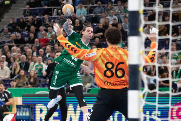 Handball, HBL2: SC DHfK Leipzig vs. ASV Hamm Westfalen, October 16, 2026; Dean Bombac 44, SC DHfK Leipzig shoots against goalkeeper Marcos Vinicios Colodeti 86, ASV Hamm Westfalen Handball, 2nd Bundesliga, 2026–2027 season, Matchday 8: SC DHfK Leipzig vs. ASV Hamm Westfalen on October 16, 2026, at the Quarterback Immobilien Arena Leipzig Copyright: xBEAUTIFULxSPORTS JanxKaeferx