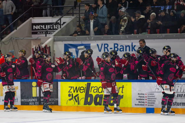 DEL2 Matchday 9 ice hockey game between EV Landshut and the Ravensburg Towerstars on October 16, 2026, at the VR Bank Landshut Arena in Landshut, Germany. EV Landshut celebrates a goal during the DEL2 Matchday 9 ice hockey game between EV Landshut and the Ravensburg Towerstars on October 16, 2026, at the VR Bank Landshut Arena in Landshut, Germany. Copyright: xBEAUTIFULxSPORTS Bosnjakovicx
