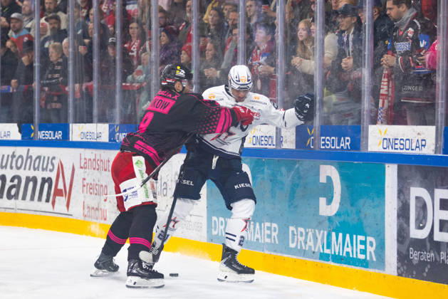 DEL2 Matchday 9 ice hockey game between EV Landshut and the Ravensburg Towerstars on October 16, 2026, at the VR Bank Landshut Arena in Landshut, Germany: Finn Serikow (EV Landshut, No. 8) and Matej Mrazek (Ravensburg Towerstars, No. 21) seen in action during the DEL2 Matchday 9 ice hockey game between EV Landshut and the Ravensburg Towerstars on October 16, 2026, at the VR Bank Landshut Arena in Landshut, Germany Copyright: xBEAUTIFULxSPORTS Bosnjakovicx