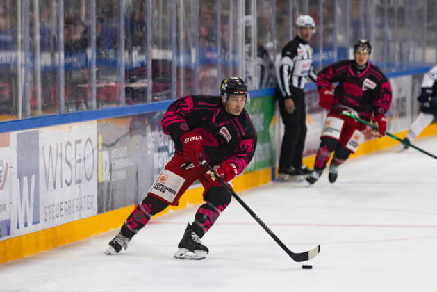 DEL2 Matchday 9 ice hockey game between EV Landshut and the Ravensburg Towerstars on October 16, 2026, at the VR Bank Landshut Arena in Landshut, Germany. Trevor Gooch of EV Landshut, number 72, is seen during the DEL2 Matchday 9 ice hockey game between EV Landshut and the Ravensburg Towerstars on October 16, 2026, at the VR Bank Landshut Arena in Landshut, Germany. Copyright: xBEAUTIFULxSPORTS Bosnjakovicx